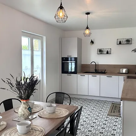 Holiday home Charmant Gite Renove Avec Jardin Et Jeux Pour Enfants - Fr-1-489-546